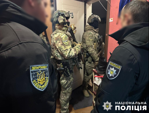 Нацполіція України проводить обшуки у справах щодо незаконного перетину кордону військовозобовʼязаними